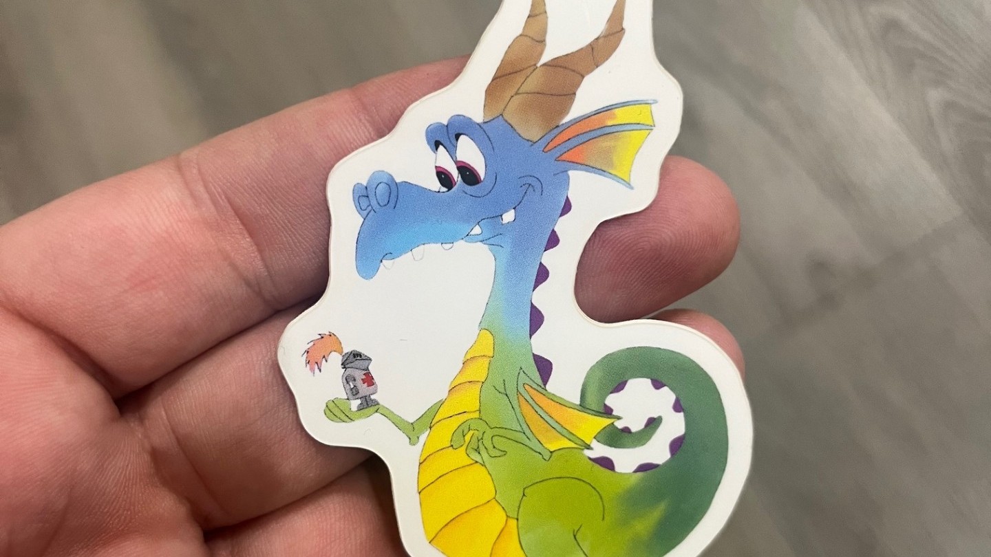 StickerGiant vs CustomStickers.com: Which Has Better Custom Printing Quality?